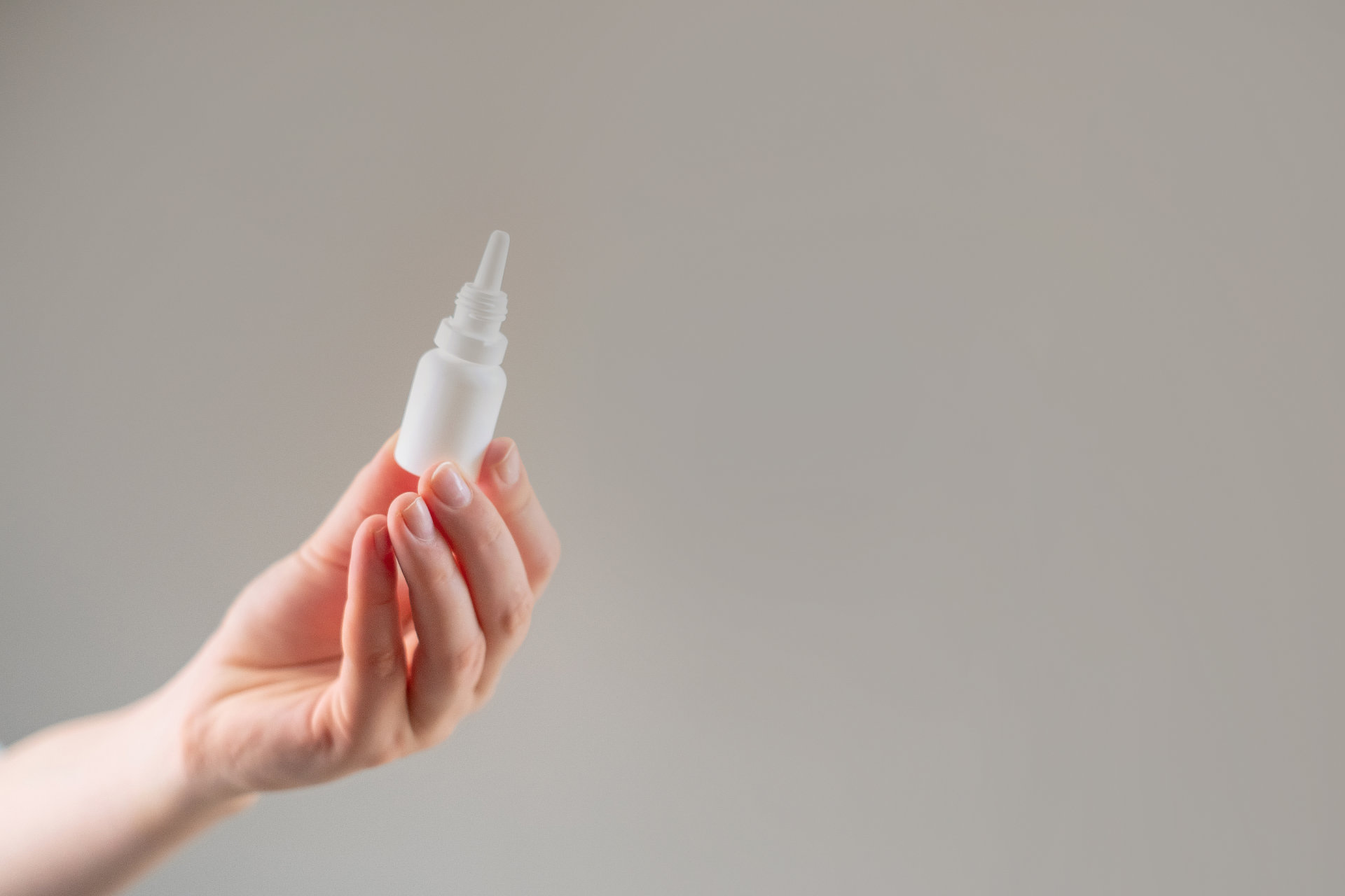 Sól fizjologiczna do oka – adekwatności, zastosowanie, kiedy używać?